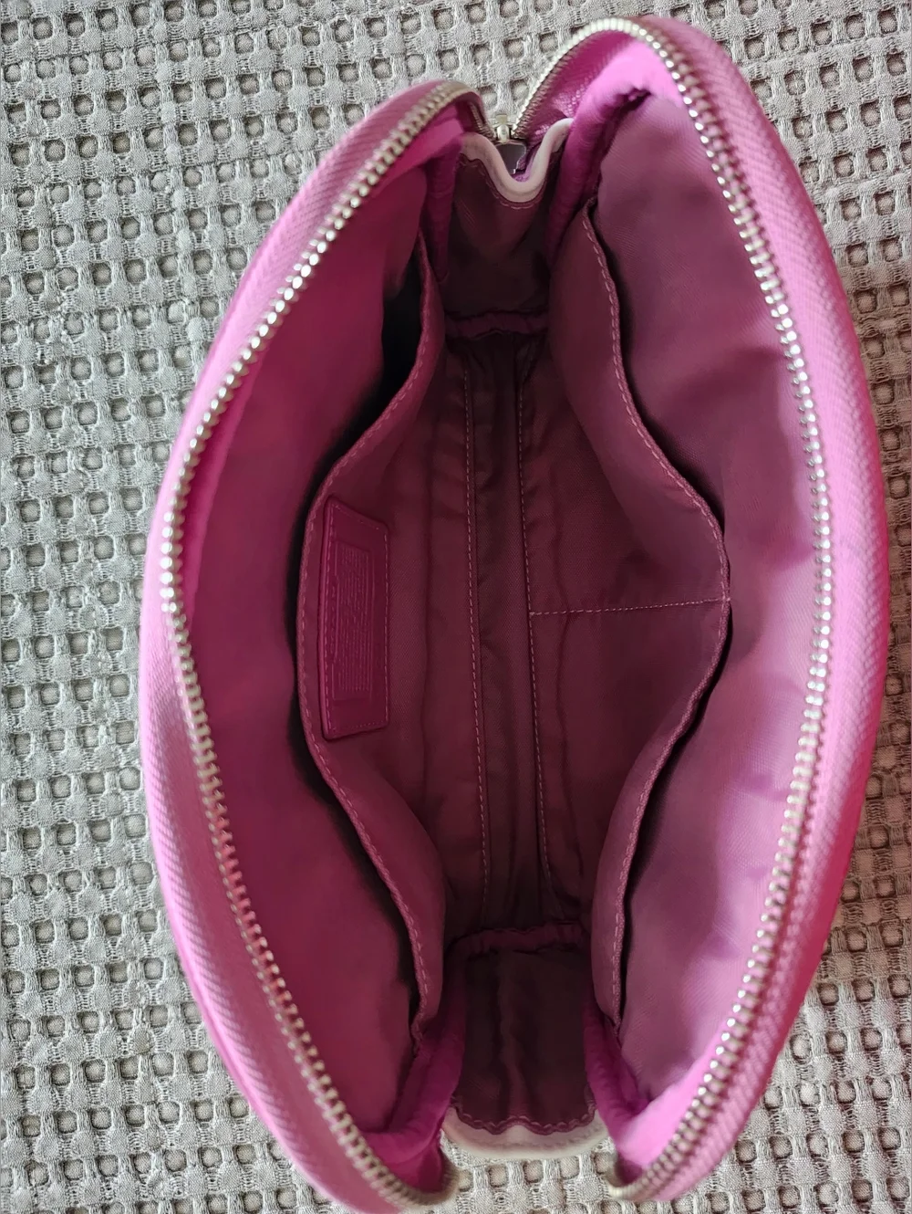 COACH Vintage White Leather Travel Pouch with Pink Trim. - Picture 10 of 10